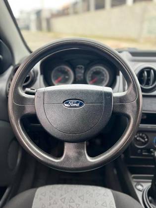 FORD FIESTA 1.6 MPI SEDAN 8V FLEX 4P MANUAL